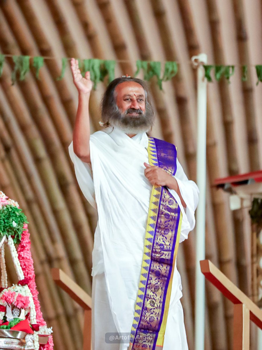 ArtofLivingIC's tweet photo. To the joy and excitement of devotees, @Gurudev completes his annual Navratri silence this evening. https://t.co/q580alYvI9