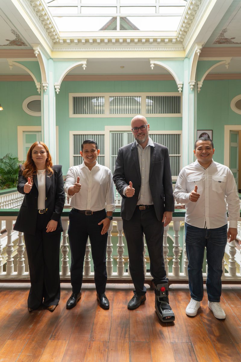 Arcsa_Ec's tweet photo. ¡Fortalecemos lazos internacionales con #CIRAS2026! 🤝🏽🌎
Las principales autoridades de @OuvidoriaAnvisa, @invimacolombia y @SRS_SV, quienes asistieron a la Cumbre Internacional de Regulación y Avances Sanitarios, participaron de una agenda de trabajo este martes en #Guayaquil. https://t.co/toCZJen1vN