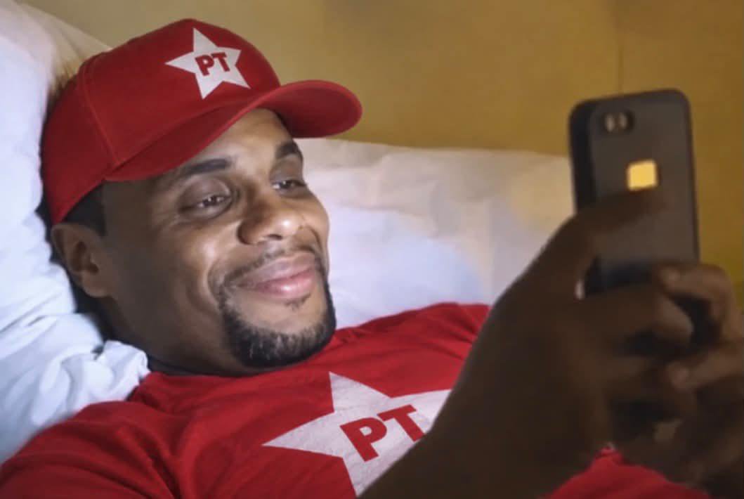luhsouff's tweet photo. O velhinho posta qualquer vídeo selfie e eu fico assim: https://t.co/cg8sZogrzF