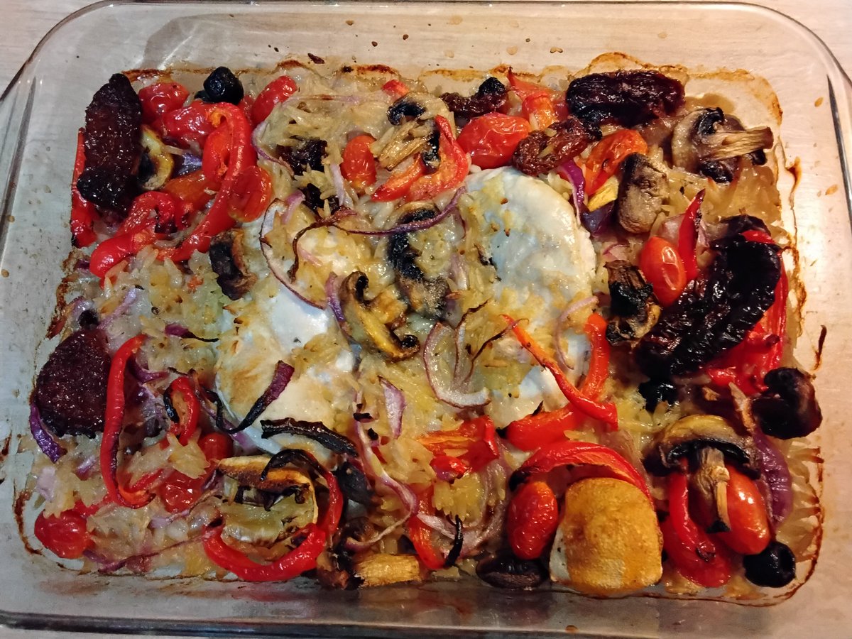 lynnett44's tweet photo. Chicken and orzo tray bake https://t.co/lZZu4OaTDN