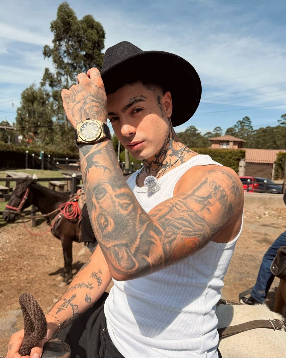 Radio_Formula's tweet photo. 🔹 DEREK TREJO PIDE AYUDA TRAS LA SUPUESTA DETENCIÓN DE NAIM DARRECHI EN ESPAÑA

🚨 El influencer aseguró que su amigo fue detenido al llegar al aeropuerto y expresó su preocupación por lo ocurrido.

📱 Derek dijo que contactaría a la familia de Naim para conocer la situación; hasta el momento, se desconocen las causas de la presunta detención.

👉 Más información en Radio Fórmula: https://t.co/5SidrqeN9I