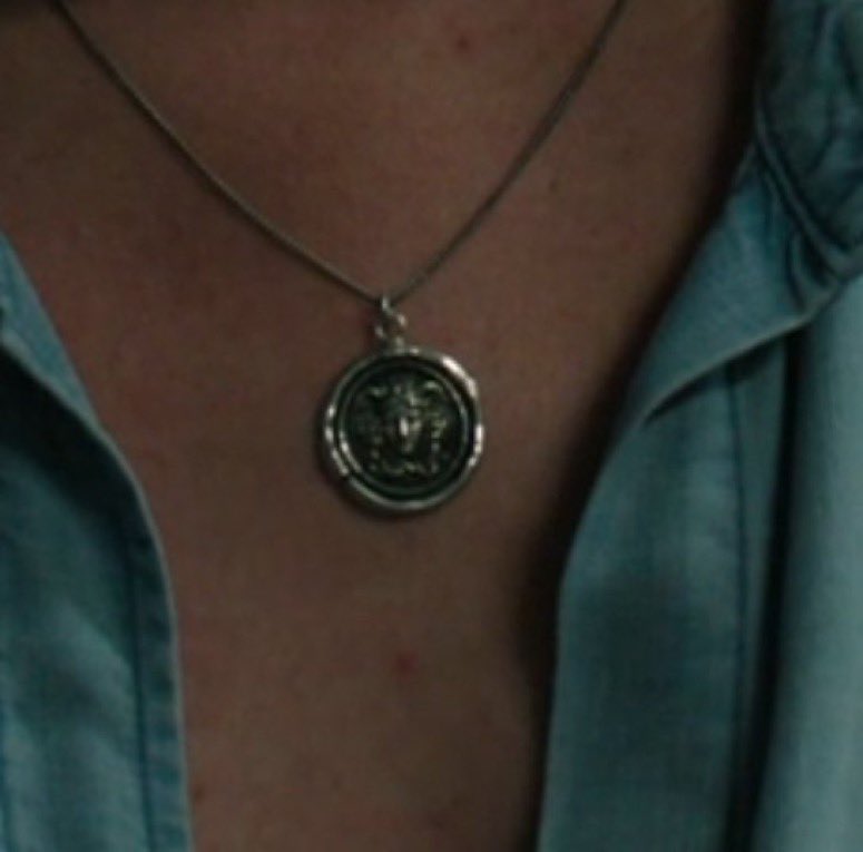 AdnaanJnr's tweet photo. What if the necklaces being different is related to the witch’s actual powers?

#Carrie https://t.co/D5Abzp0ekS