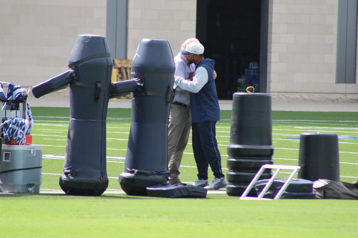 NickHarrisFWST's tweet photo. Cowboys EVP Stephen Jones had a roughly 90-second conversation with DC Christian Parker before practice today. Looked to be a supportive one from a distance. https://t.co/6Q5X7Apnk2