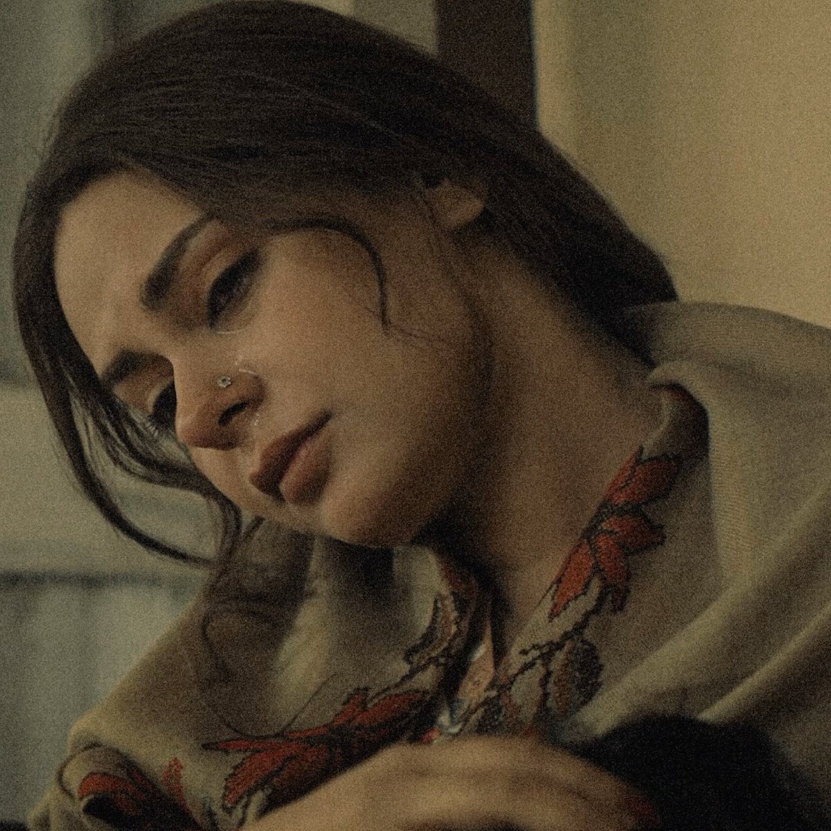 retrocorefilms's tweet photo. faiza iftikhar has written zareena with so much nuance and tenderness and amar khan brings her to life with such brilliance that you can’t help but ache for her. her pain, her helplessness, her longing for happiness. and THE WAY THE FLASHBACKS TRANSITION INTO THE PRESENT? Insane https://t.co/l4kLHAv6rY