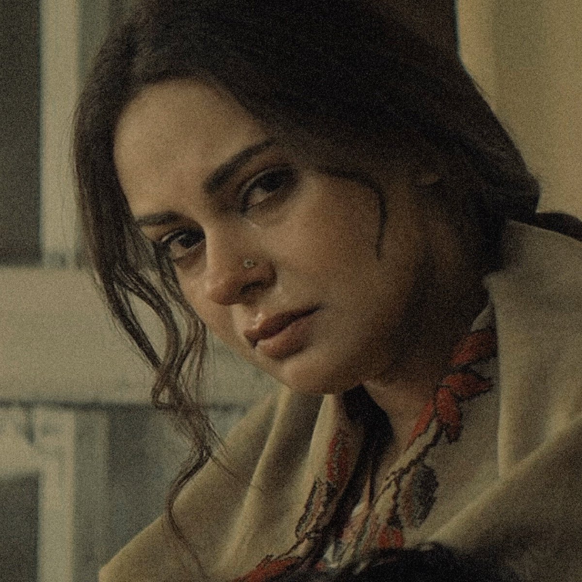retrocorefilms's tweet photo. faiza iftikhar has written zareena with so much nuance and tenderness and amar khan brings her to life with such brilliance that you can’t help but ache for her. her pain, her helplessness, her longing for happiness. and THE WAY THE FLASHBACKS TRANSITION INTO THE PRESENT? Insane https://t.co/l4kLHAv6rY