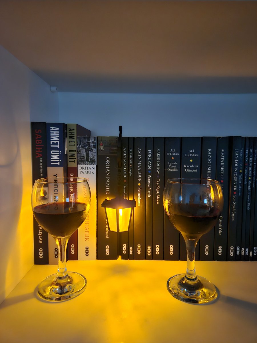 31Ynez's tweet photo. #yağmur #kitap #booklovers https://t.co/dy9CrYrK0F