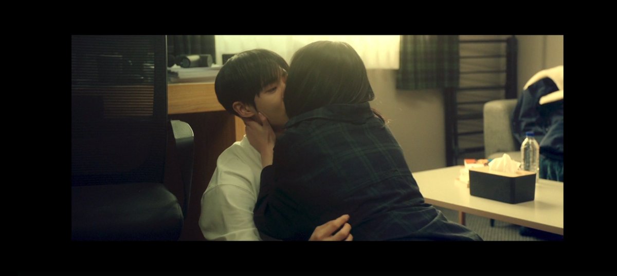 sasa_emanuelle's tweet photo. Minjae chorou horrores e eu também 😭 depois foi lá e lascou um beijão nele ela sempre toma a iniciativa 🤭
#BetweenStepsEp4 https://t.co/qzj1ZC1aY2