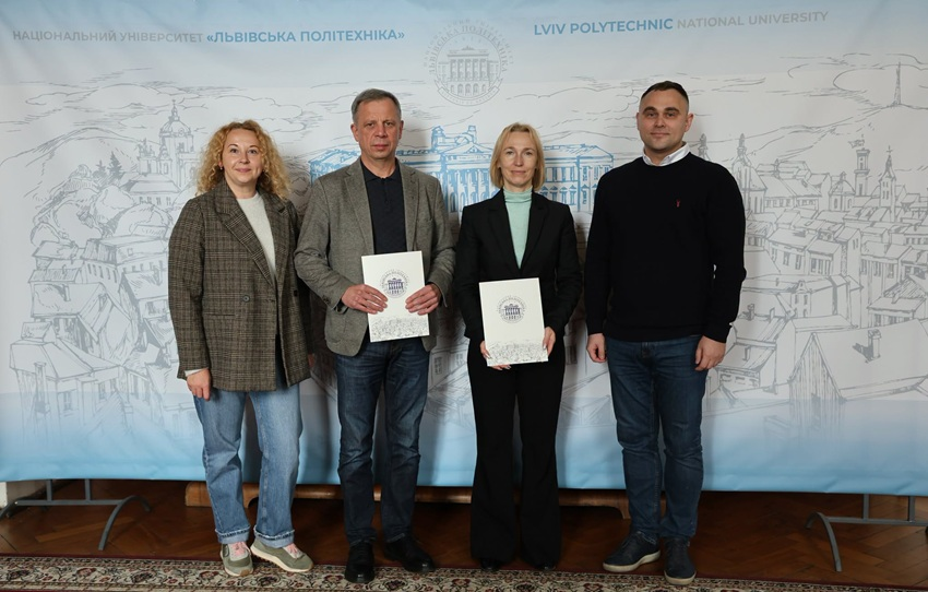 3zppyj's tweet photo. 🤝🇺🇦 Ще один крок до нових можливостей! Львівська політехніка та «Єврорегіон Карпати – Україна» підписали меморандум про співпрацю. Такі партнерства відкривають двері для нових ідей, спільних проєктів і розвитку регіону 💙💛 #Україна #Львів https://t.co/TN7oZUzA0j