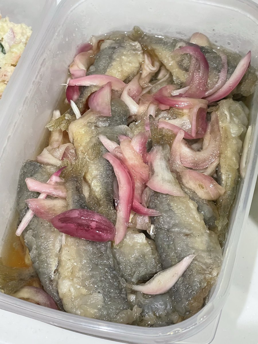 elleair426's tweet photo. 餃子🥟パーティーの準備✨
150個としじみの味噌汁・ポテサラ・あじ南蛮作ったー！あとは楽しむ���け☺️ https://t.co/FEsTPdsyUO