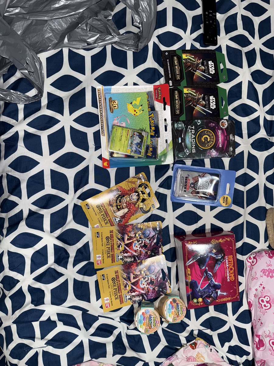 GloNavyJavi's tweet photo. @PokeNabu @PokeAlerts_ You don’t need to apologize brotha because of you I hit this last week at Best Buy👌🏻 https://t.co/A3L9FenzCl
