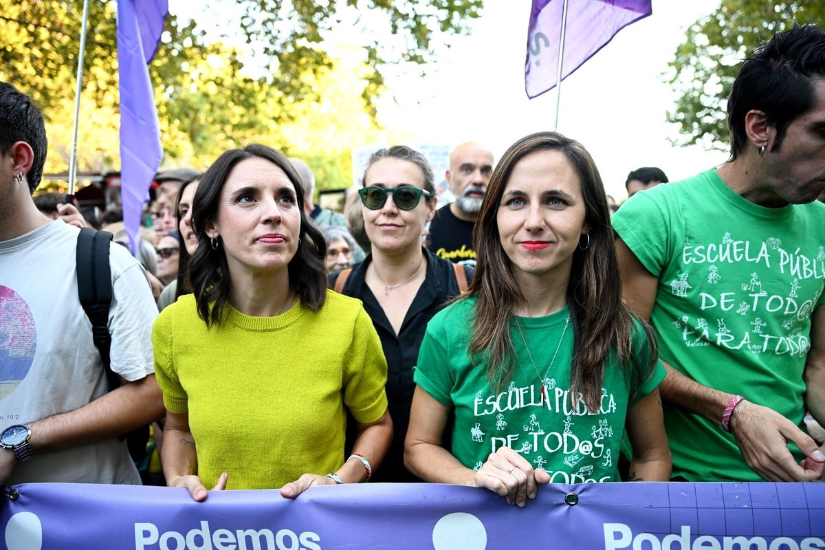 ionebelarra's tweet photo. De la educación pública van a venir todas las transformaciones que necesita nuestro país. Por eso hoy acompañamos a las profes y a los profes de la Comunidad de Madrid en el primer día de huelga indefinida exigiendo mejores condiciones. ¡A conquistar derechos, a la huelga! https://t.co/x7jv79cnJh