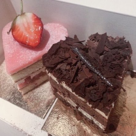 frilldolliest's tweet photo. they turned my grimlace into yummy desserts !!!! 🍓🍫 ac  ⸜̑⸝͂  kiiwi https://t.co/6w0Iz4RJzg