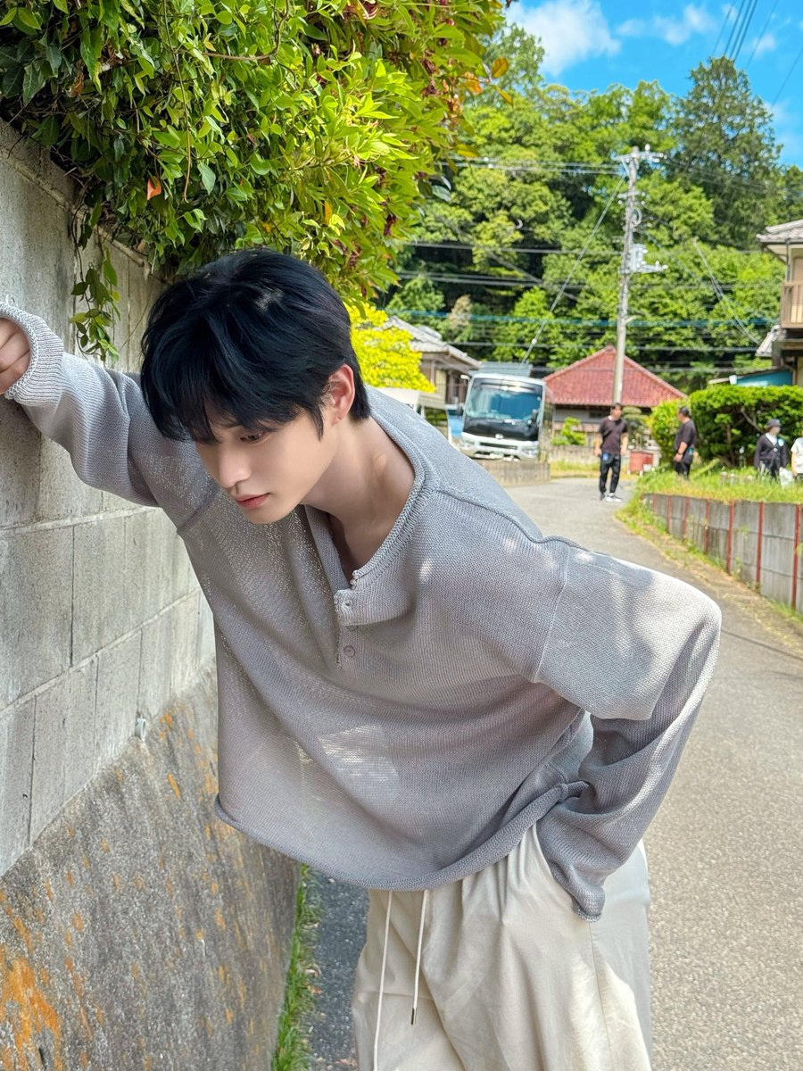 bedazzledbread's tweet photo. jumping on the summer reminiscing trend… bye summer 🐯🖤 https://t.co/qN4m9I6OFQ