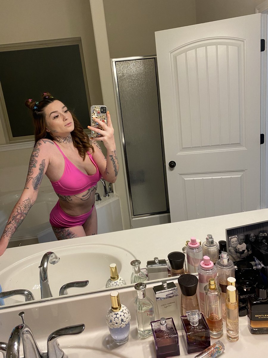 karmathevixen's tweet photo. Snuck Into Your Boyfriends Bathroom 😈 https://t.co/kabvVBywNZ