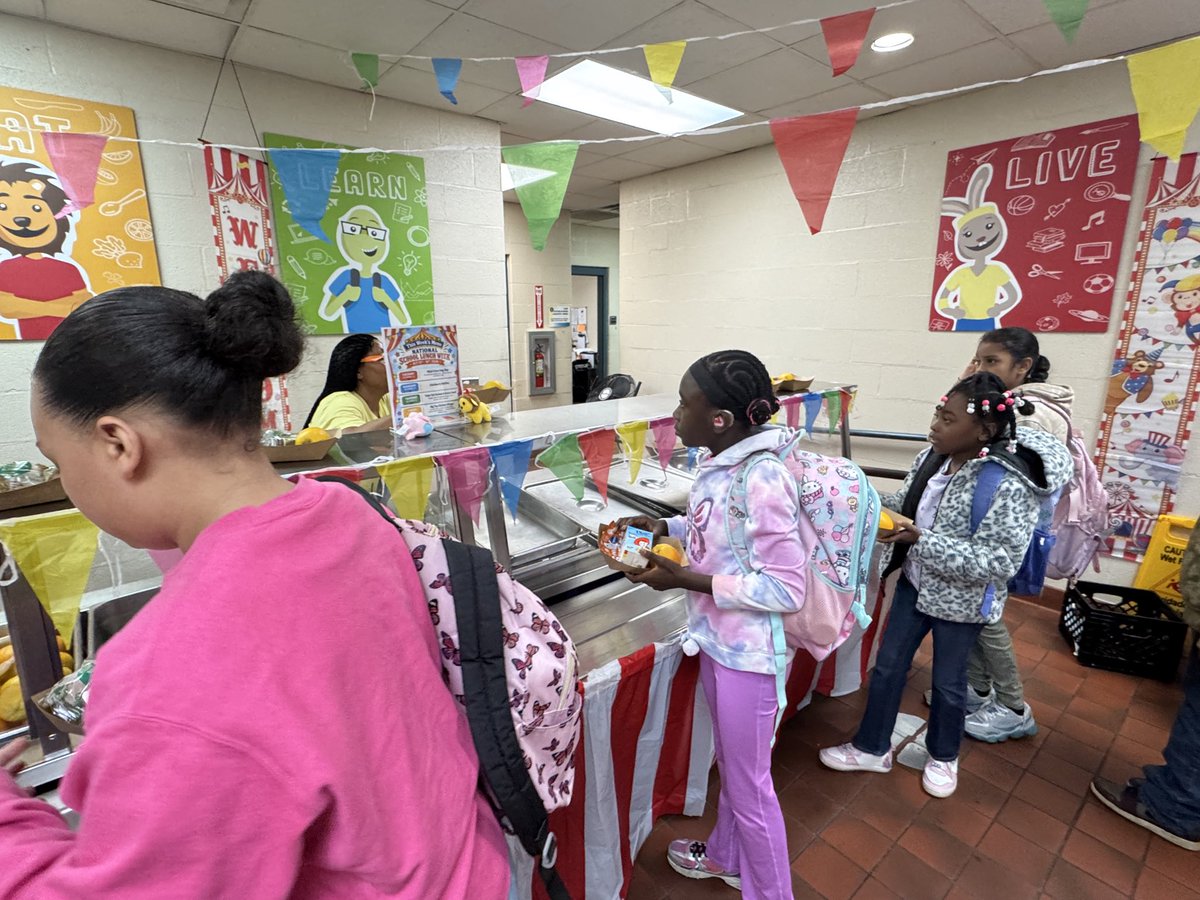 DiggsLatham's tweet photo. It’s a CIRCUS in the Cafeteria this week as we celebrate #NationalSchoolLunchWeek! Today’s theme was “Animal Attraction.” Tomorrow, we can’t wait to see some Wacky Clown Colors. #wsfcs https://t.co/Cp3mISobF4
