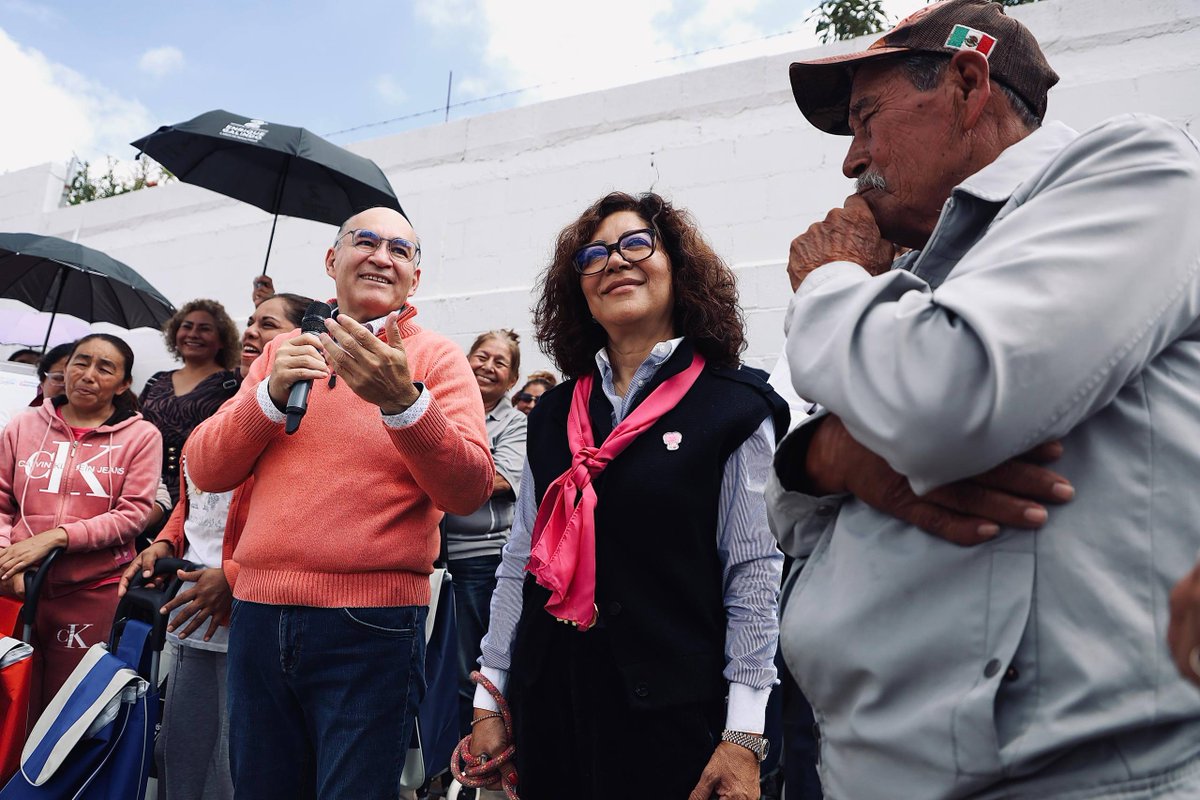 EF_Galindo's tweet photo. 💧 ¡Arrancamos una obra para mejorar el abastecimiento de agua en Bellas Lomas!

En la calle Monte Calvario, iniciamos la construcción de un tanque con capacidad de 200 mil litros y 230 metros de línea de conducción, para fortalecer el servicio a las familias de la colonia. 🤝 https://t.co/PNuihwGqap