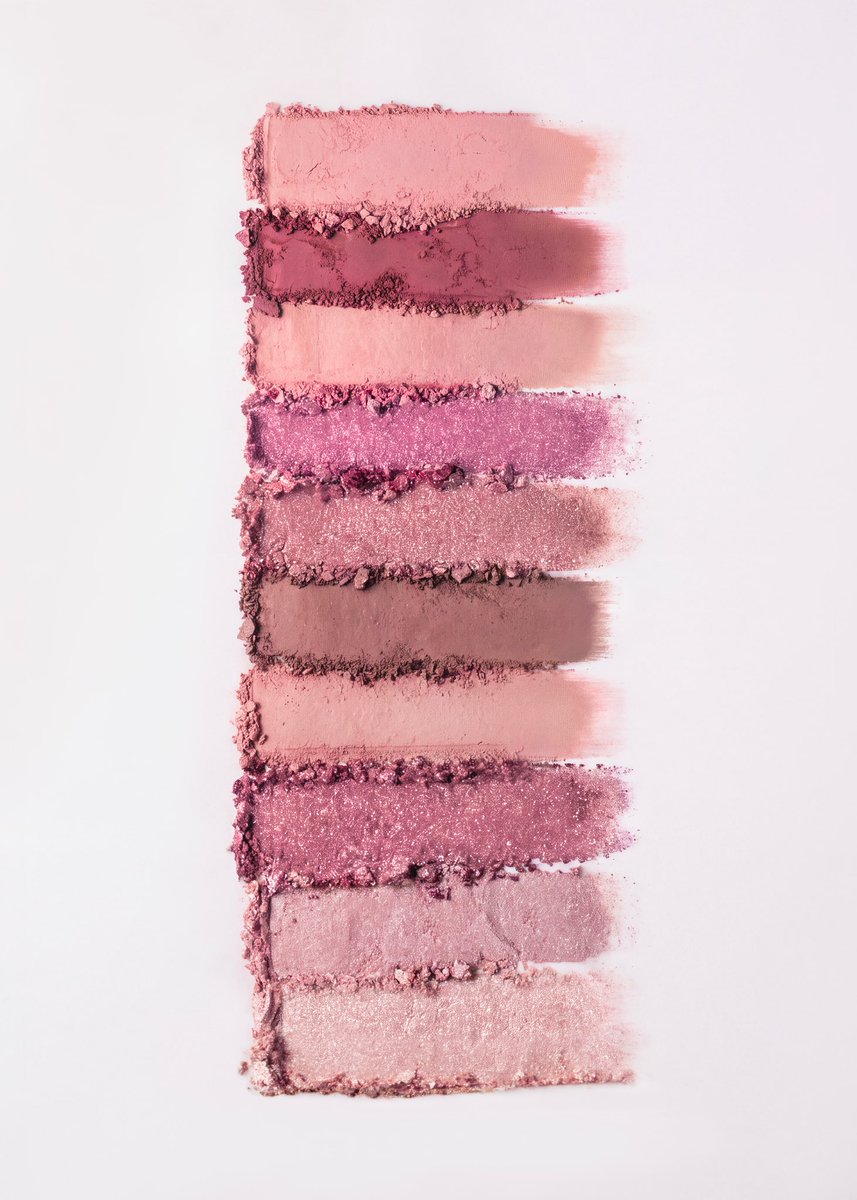 kyliecosmetics's tweet photo. ⁠for wintery-kissed eyes looks 💗 10 complementary shades + three finishes to create everything from soft pink looks to full holiday glam.⁠
⁠
our NEW winter kissed palette coming 10.21 to https://t.co/EPFg6DDlkd + coming 10.25 to @ultabeauty! https://t.co/acD26xl2pH