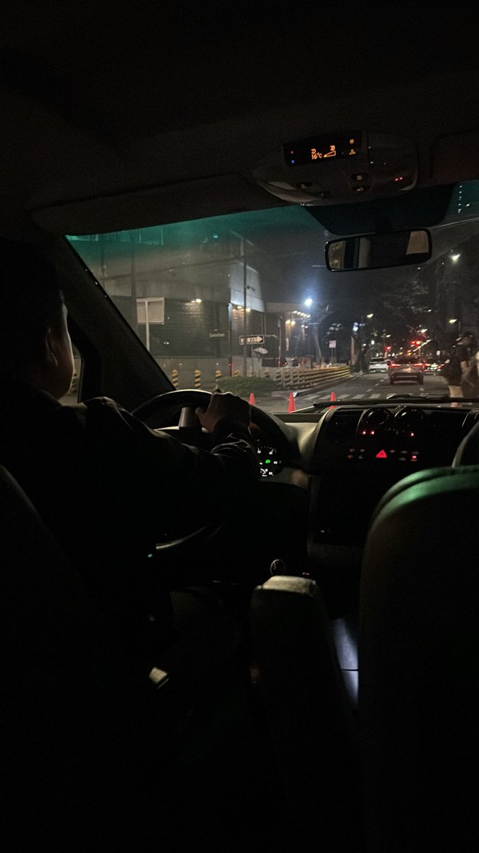 duaka2's tweet photo. سفارة المملكة في مانيلا الشكر موصول لهم مالقينا منهم "إلا أبشر ولا تشيلون هم "🇸🇦

تعذرت رحلة العودة للرياض تواصلت مباشره مع السفارة وخلال دقايق تم توفير السائق من المطار للسفارة…
وتوفير الفندق الفاخر …
ورحلة مباشره إلى جدة …
وسائق إصطحبنا من الفندق إلى المطار …

بلد عظيم 🤍🇸🇦 https://t.co/T4ecWq6d7f