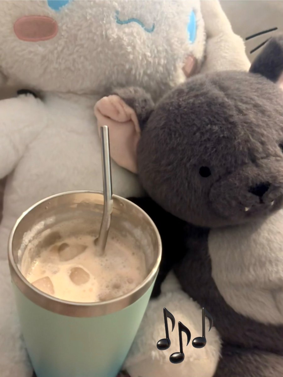 hair_lockets's tweet photo. made raspberry chocolate truffle iced coffee with vanilla whipped cream😊🤍 https://t.co/4x1E9aqbN4