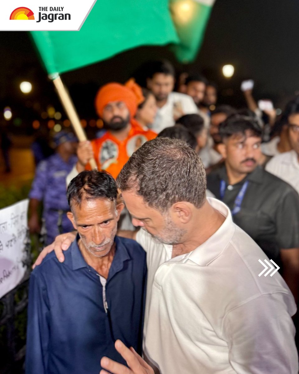TheDailyJagran's tweet photo. #InPics | Congress leader Rahul Gandhi joined Ankita Bhandari’s parents at a sit-in protest at India Gate in New Delhi on Wednesday, opposing BJP leader Dushyant Kumar Gautam’s appointment as Sikkim Governor over allegations linked to the 2022 murder case. Congress spokesperson Supriya Shrinate and social activist Yogita Bhayana were also present.

#AnkitaBhandari #RahulGandhi #IndiaGateProtest #DushyantGautam #JusticeForAnkita

[Rahul Gandhi, Ankita Bhandari Case, Dushyant Kumar Gautam, Sikkim Governor, India Gate Protest, Supriya Shrinate, Yogita Bhayana, Congress Protest, The Daily Jagran]
