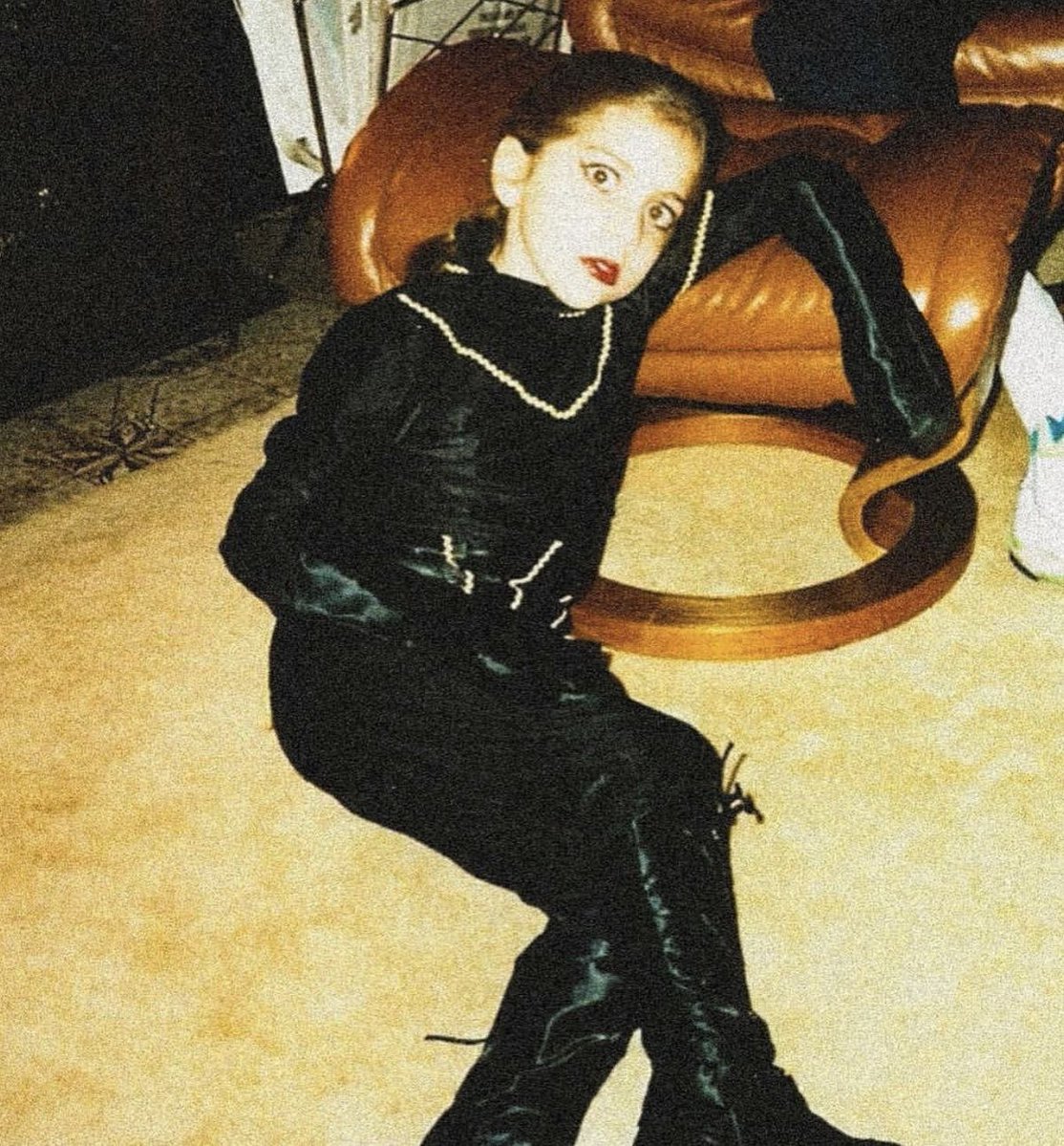 bournethisjay's tweet photo. a Gaga criança naquele post viralizando me fez procurar a foto original e sei lá que menina preciosa sabe https://t.co/YBb6v51Ixe