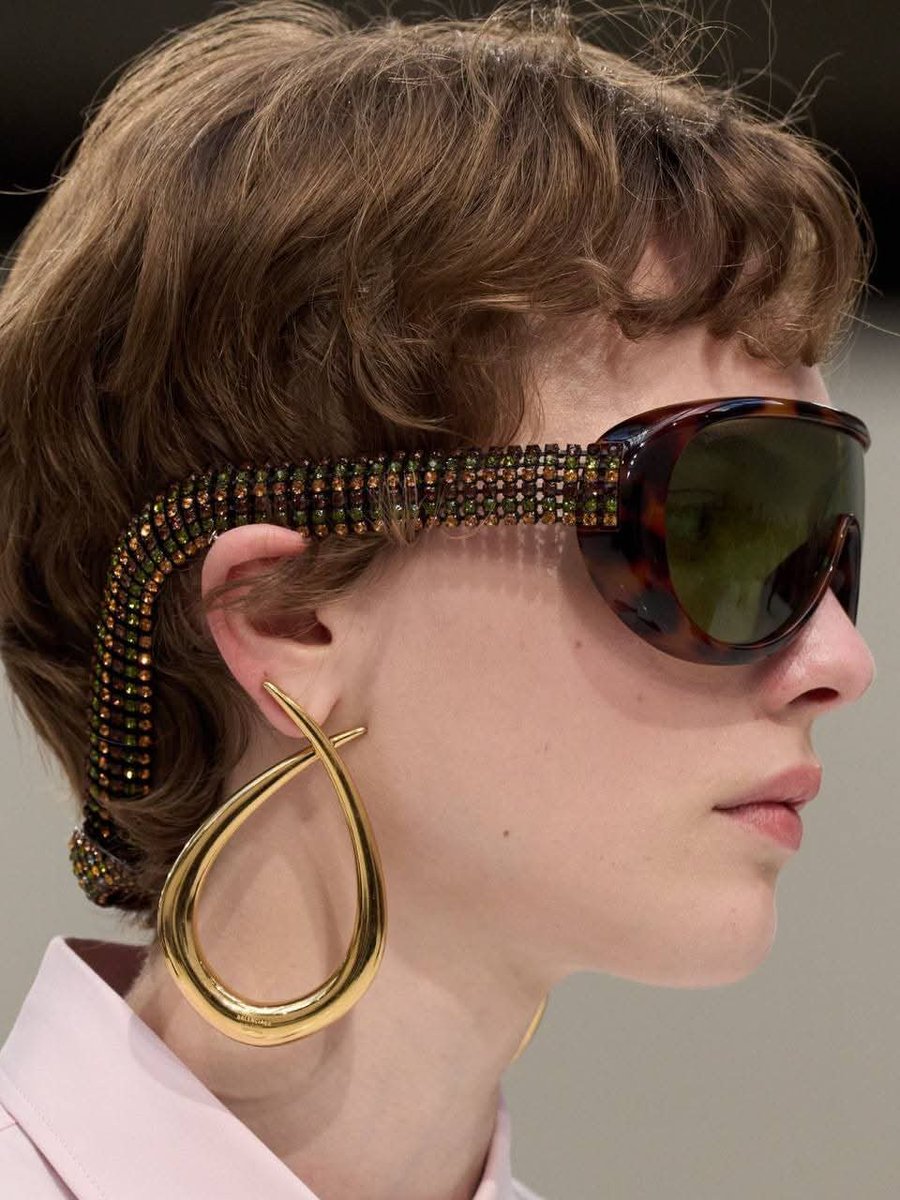 HardestFitPics's tweet photo. Shades By Balenciaga 🕶️ https://t.co/aNjYnNAGh9