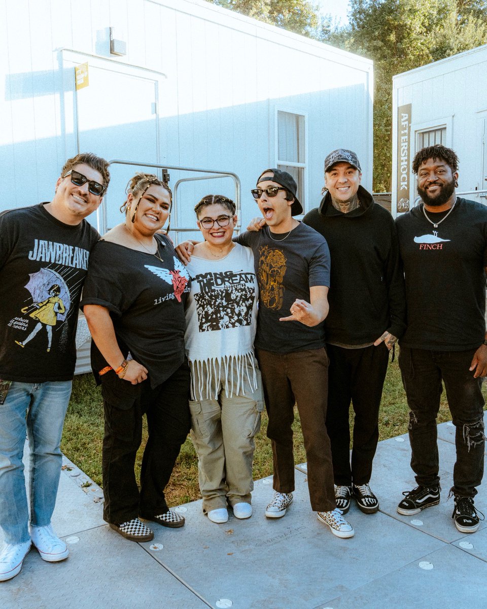 piercetheveil's tweet photo. ANGELICA’S DREAM DAY W/ PIERCE THE VEIL AT @AFTERSHOCKSAC.

Since being diagnosed with acute lymphoblastic leukemia this past June, Angelica has faced chemotherapy, bone marrow biopsies and now CAR T-cell therapy. We’re honored to give her a day to step away from it all and get lost in the music she loves. Here’s to more shows, more memories with your best friend and more reasons to keep holding on.

📸 Matty Vogel
🎥 Alex Ayala