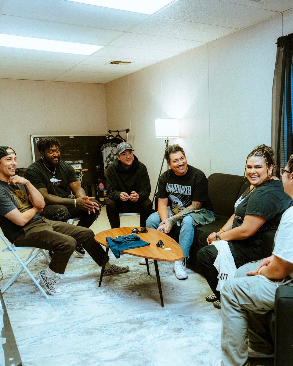 piercetheveil's tweet photo. ANGELICA’S DREAM DAY W/ PIERCE THE VEIL AT @AFTERSHOCKSAC.

Since being diagnosed with acute lymphoblastic leukemia this past June, Angelica has faced chemotherapy, bone marrow biopsies and now CAR T-cell therapy. We’re honored to give her a day to step away from it all and get lost in the music she loves. Here’s to more shows, more memories with your best friend and more reasons to keep holding on.

📸 Matty Vogel
🎥 Alex Ayala