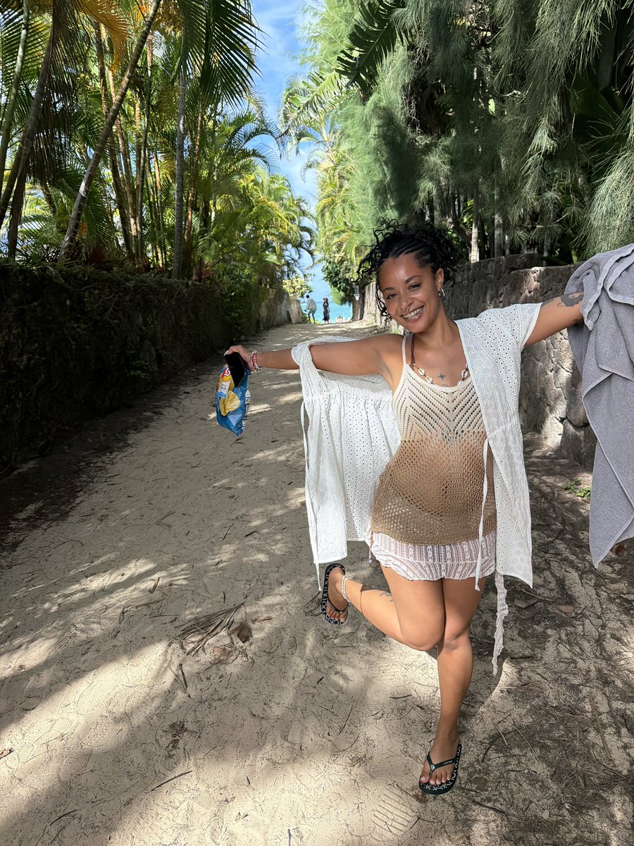 xo___________od's tweet photo. ✓ Bust ha open on the Island of Waikiki https://t.co/up0UW7u3Do