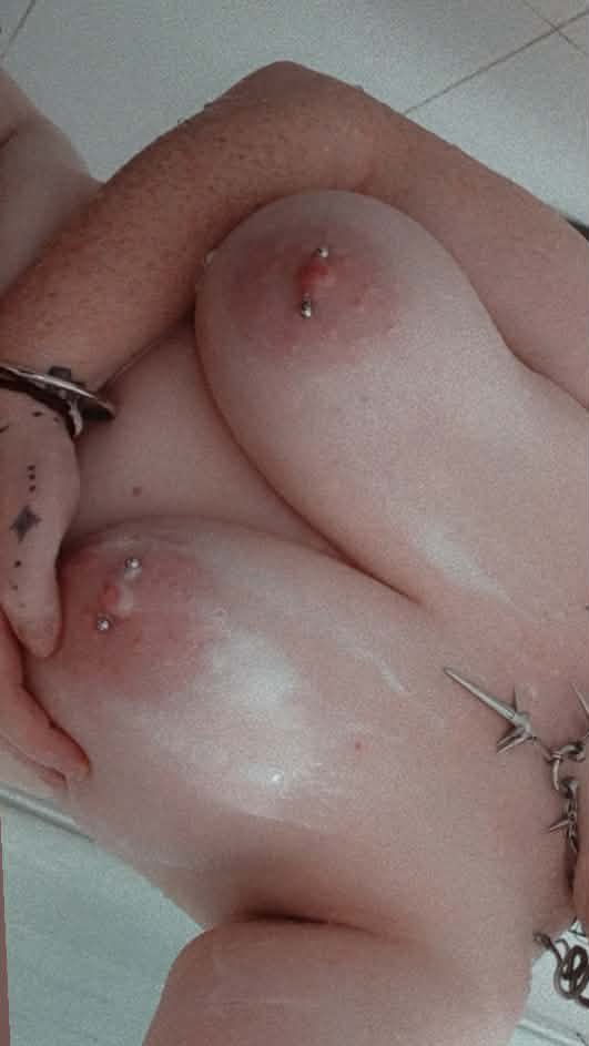 iluv2sin2's tweet photo. My ex pissed me off so here's my tits for free cause I need attention lmao <3 I hope u all enjoy them https://t.co/Q2XBEh8Hco