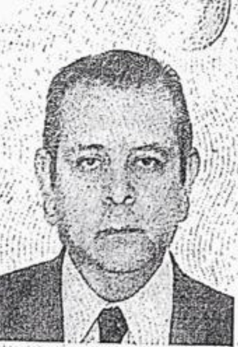 ClaudioOchoaH's tweet photo. Cierran el círculo de Amílcar. 

Las autoridades ya tienen identificado a uno de los abogados en su red. Es Miguel Ángel Esqueda Romero. En junio del año pasado le otorgó un poder en la misma notaría 4 de Tabasco, donde hace sus operaciones.

Apenas en enero pasado revelé que Amílcar estaba extorsionando a empresarios que habían sido sus socios en la obtención de contratos. Si no le daban una comisión, metía denuncias por supuestos delitos como fraude, lavado, secuestro y este abogado era el autor.

El otro plenamente identificado es Víctor Hugo Rosales, el que le opera a varios políticos y de todos los colores…