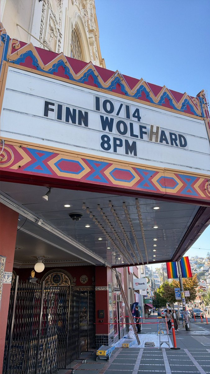 xbylerbelieverx's tweet photo. Got the H from the Finn Wolfhard sign https://t.co/qq9QwbIM7O