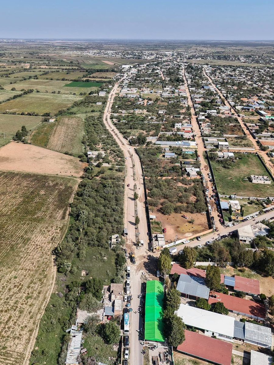 RGC_Mx's tweet photo. ¡En Villa de Ramos las buenas obras no paran, ahijadxs! 
Estamos cumpliendo con las familias de El Zacatón, donde vamos a pavimentar la calle Benito Juárez. Y así como esta, vamos a seguir llevando más obras a cada rincón de San Luis Potosí. 💚

#ElGobiernoQueCumple #SLP https://t.co/qZIh89WTu5