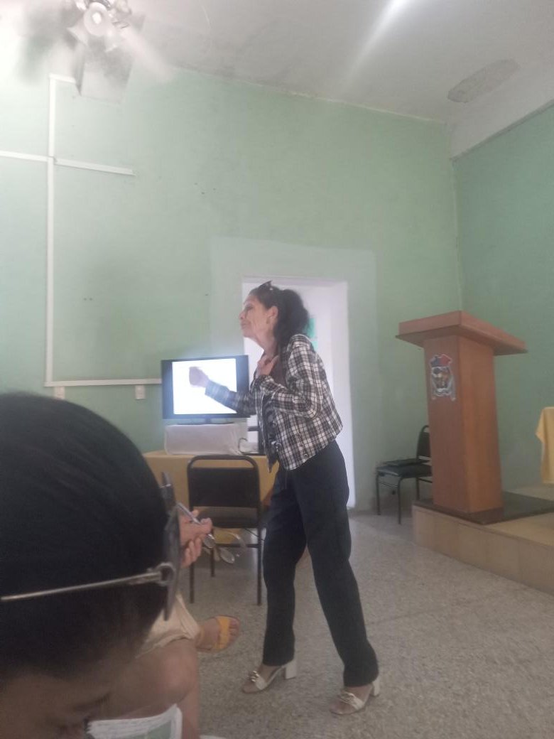 YudithAfmc's tweet photo. El segundo día de preparación política ideológica los cuadros de las  organizaciones en La Facultad del #PCC en #LasTunas  "Jesús Suárez Gayol, sobre las transformaciones económicas y sociales. 
#MujeresEnRevolución 
#CubaSeTransforma
#PorLasTunasLaVictoria https://t.co/o2U0or1Up7