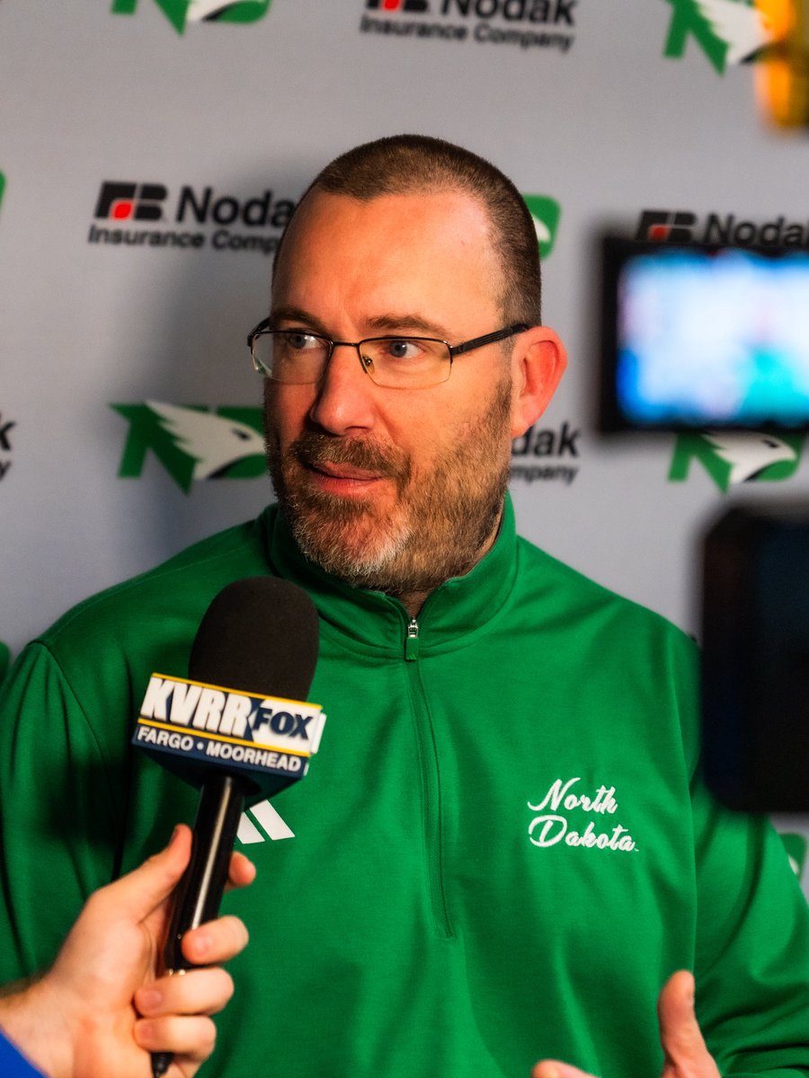 UNDwbasketball's tweet photo. Allow us to reintroduce ourselves 🎤

#UNDproud | #LGH https://t.co/uup6XoS1wt