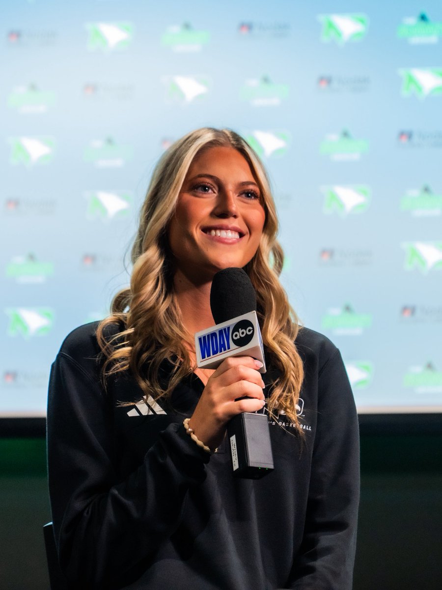 UNDwbasketball's tweet photo. Allow us to reintroduce ourselves 🎤

#UNDproud | #LGH https://t.co/uup6XoS1wt