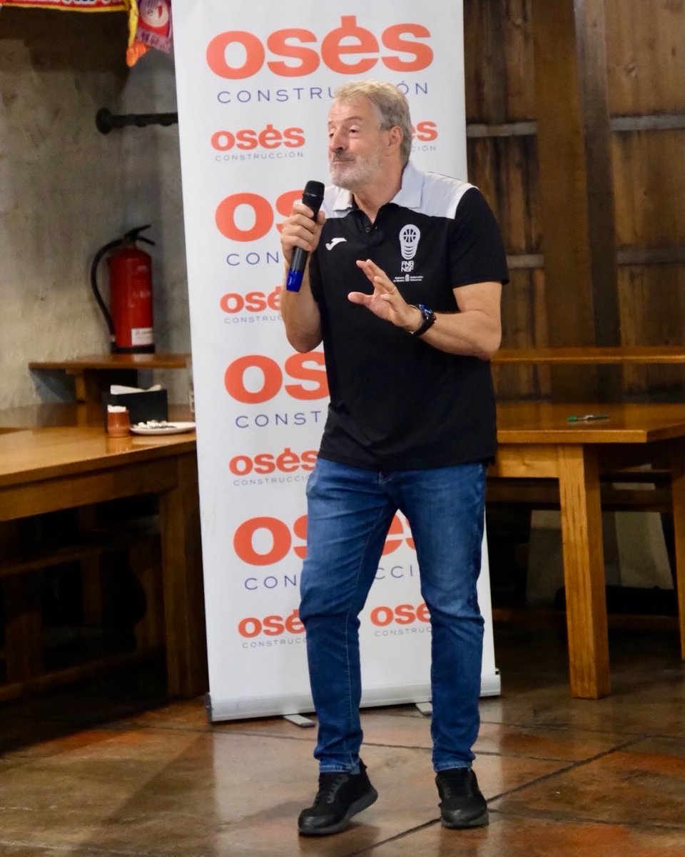 FNBaloncesto's tweet photo. 🏀 Compromiso y pasión por el baloncesto. Esta tarde se ha celebrado la presentación institucional del OSÉS CONSTRUCCIÓN ARDOI. La Federación acompaña un año más a esta gran familia en el inicio de un camino lleno de retos y grandes momentos. ¡Mucho éxito en esta nueva andadura! https://t.co/ZlZVzehlL9