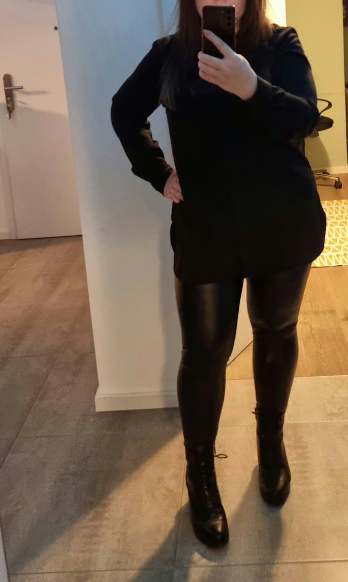 Anna_Geldherrin's tweet photo. Ich will die 200 Follower knacken! Also los, folgen und liken. Am besten direkt noch abdrücken 🤑 #geldsklave #zahlsklave #geldherrin #findom #femdom #sklave #herrin #göttin #mistress #Leder #leggings #stiefel https://t.co/GCtyUKfWMj