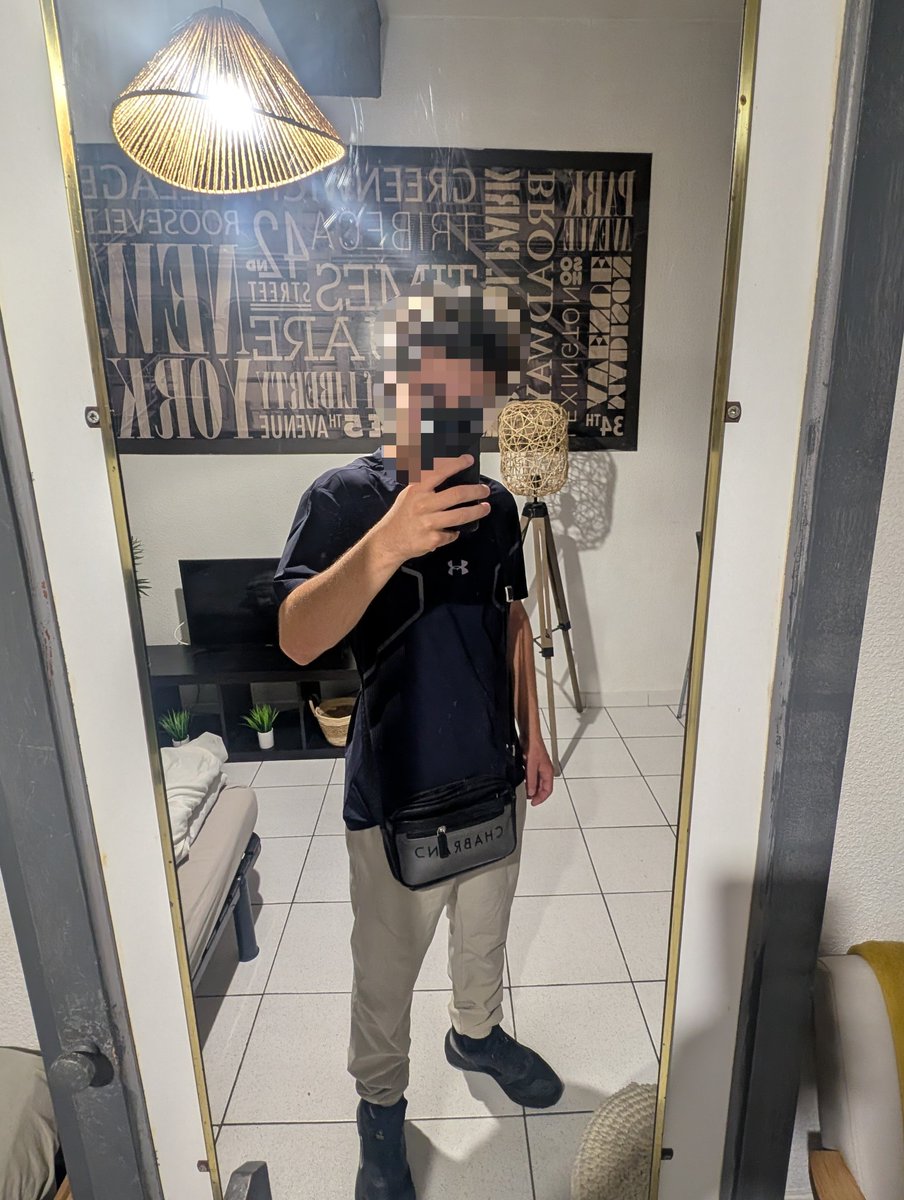 MaitreT_'s tweet photo. D'humeur a vous laissé la joue bien rouge ce soir.

#findom #soumis #footslave #moneyslave #cashmaster #feet https://t.co/KH0wlUZS09