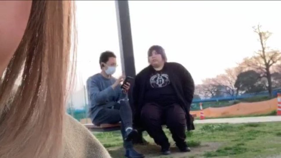 Denselyhaze's tweet photo. @x_yurumii 山田優（ゆんゆん）は過去に男に身体中アザだらけになるまで殴られたり蹴られたりしていました。それは今でも彼のトラウマです。 https://t.co/yPRR0MZCk4