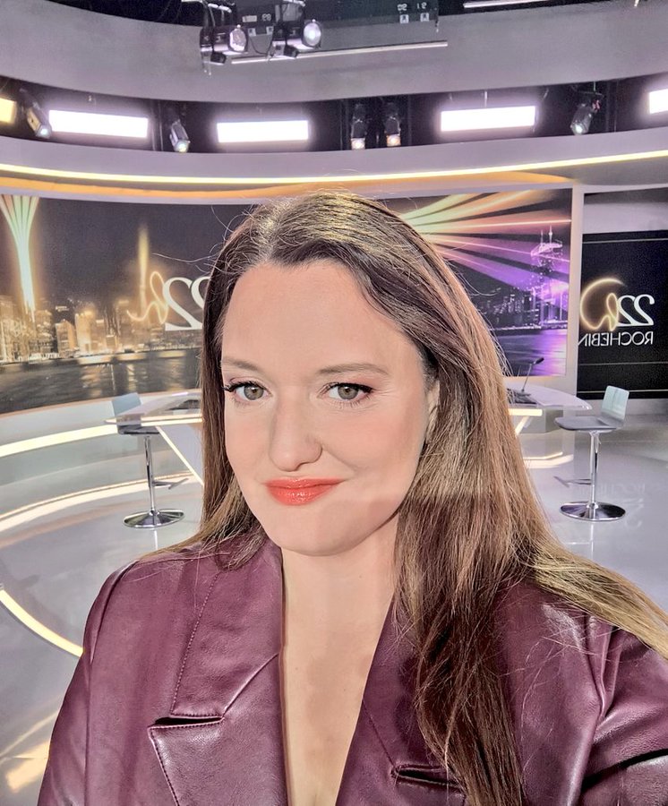 NaomiHalll's tweet photo. Joie de vous retrouver ce soir comme chaque mercredi sur @LCI dans l'équipe autour de @DariusRochebin pour analyser la marche du monde. 
Dès 23h🔥 https://t.co/g6npe6oOXs