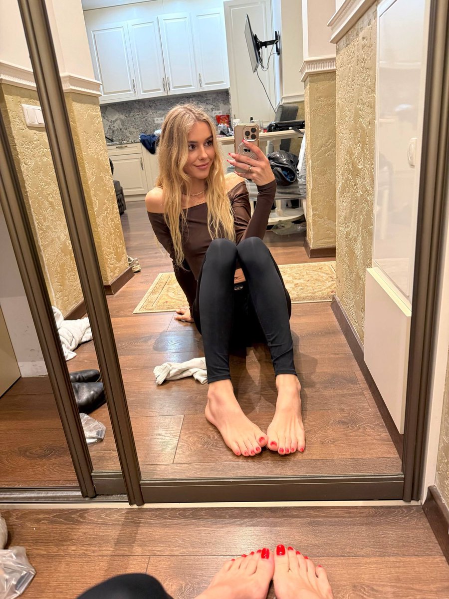 EmilyCarter2i's tweet photo. In case you saw too little 🦶pics
#feetfetısh #mirorpics #feetworshi̇p https://t.co/4T3eVloA4Z