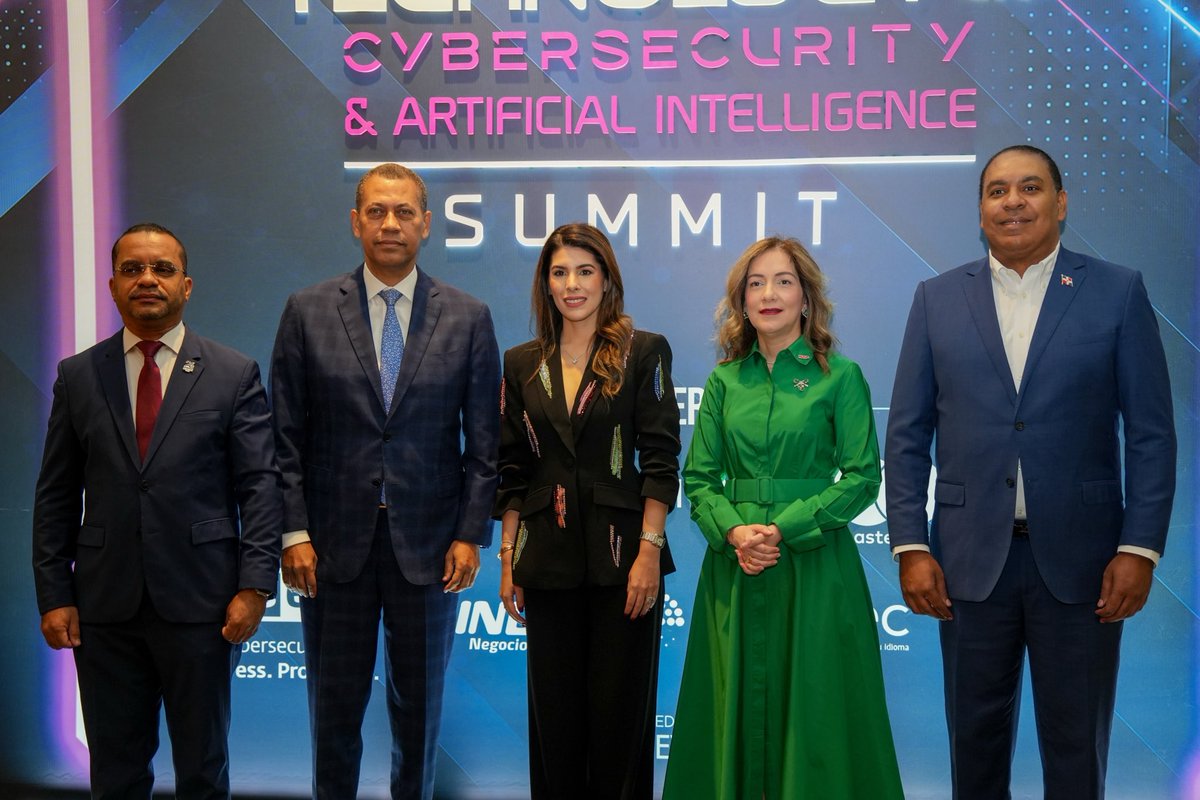 IndotelRD's tweet photo. Nuestro presidente del Consejo Directivo del INDOTEL, Guido Gómez Mazara, tuvo a su cargo las palabras de bienvenida en el Tech Summit⚡️, encuentro organizado por Mercado Media Network 🧑🏻‍💻que reúne a líderes del sector tecnológico 🌐, representantes del sector público y privado. https://t.co/b8QlRoR910