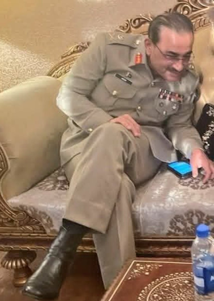 BabaG512's tweet photo. اتنی گھسی ہوئی پھ*دی تو کسی گیراج میں بھی ماری جا سکتی تھی لیکن موصوف نے 32 ہزار فٹ کی بلندی کس انتخاب کیا۔۔۔ https://t.co/qHaPMCOrS9