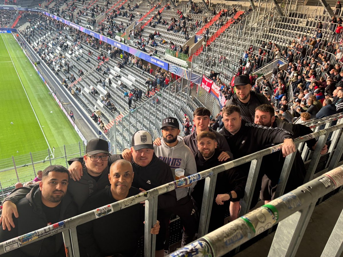 PM101_'s tweet photo. Enjoyable night in Linz. Up the Reds 🔴 https://t.co/FjlZvdhzKK
