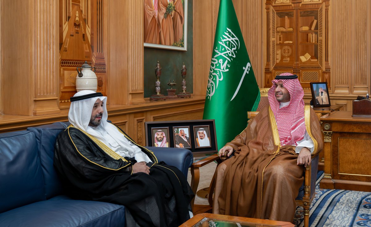 SaudiNews50's tweet photo. الأمير تركي بن محمد بن فهد يستقبل سفير دولة الكويت لدى المملكة، حيث تم استعراض العلاقات الأخوية الراسخة بين البلدين الشقيقين وسبل تعزيزها في مختلف المجالات.

- https://t.co/HoMpsB7fYe