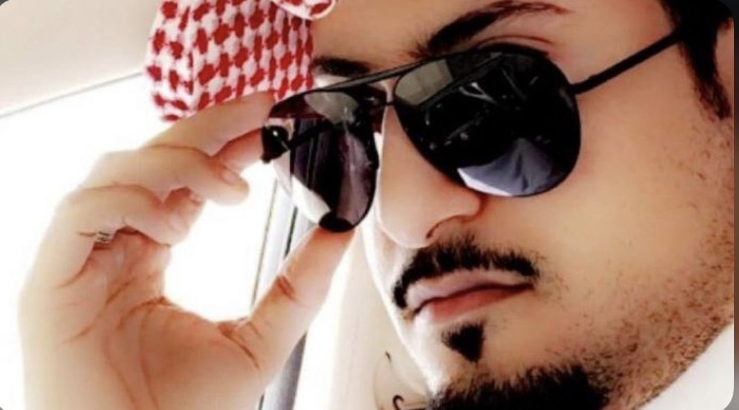 loly_unu's tweet photo. @qjnn01 لا شكله يبيله شاحن ٥٠٠ واط ه ه ه ه يسعد مسائك https://t.co/YrnJBdZsqj