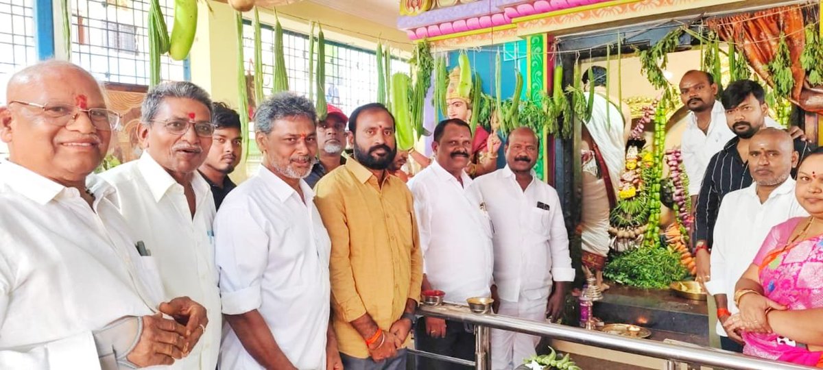 KUR_Congress's tweet photo. Visited Pochamma Temple in Saptagiri Colony and the Durga Matha held in Vayupuri, and sought the divine blessings of the Goddess, followed by  Annadanam program.

#kothapallyupendarreddy #mynampallyhanumanthrao #neredmetcorporator #kothapallymeenaupendarreddy #yapralcorporator https://t.co/7xRsD5YyJU