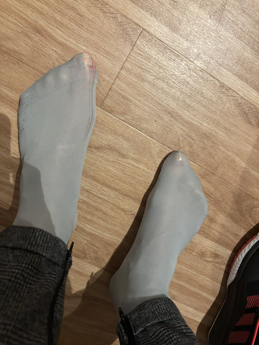 lycraesteban's tweet photo. My favourite tights, not as nylon-like as I like my fetish tights, but very comfortable… too bad they got destroyed by my broken toenail 😈 https://t.co/FoNda2A4nT
