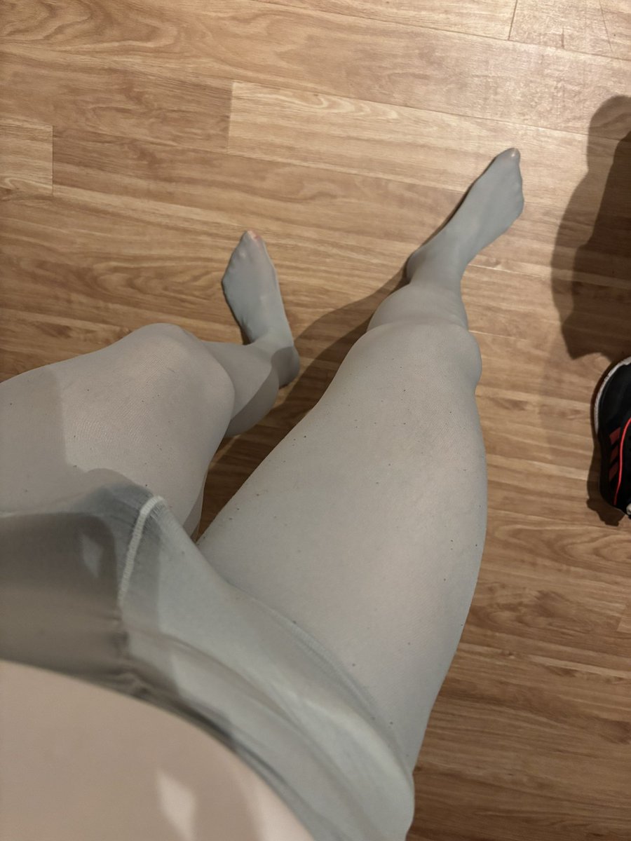 lycraesteban's tweet photo. My favourite tights, not as nylon-like as I like my fetish tights, but very comfortable… too bad they got destroyed by my broken toenail 😈 https://t.co/FoNda2A4nT